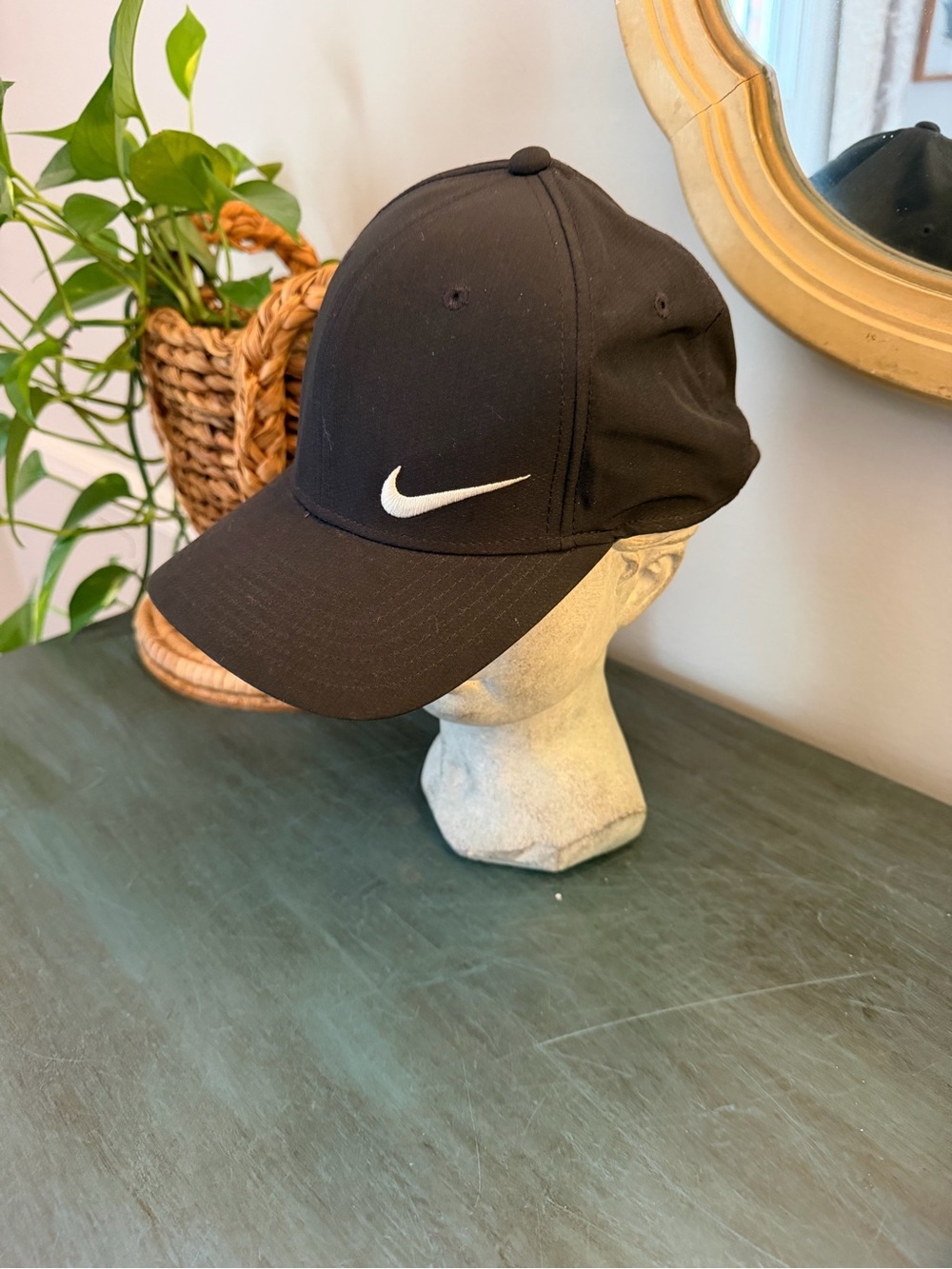 Nike Classic 99 black hat. Adjustable strap.